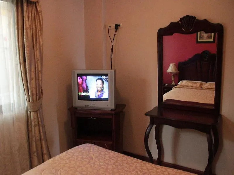 Jardines Del Rio Hotel 로하